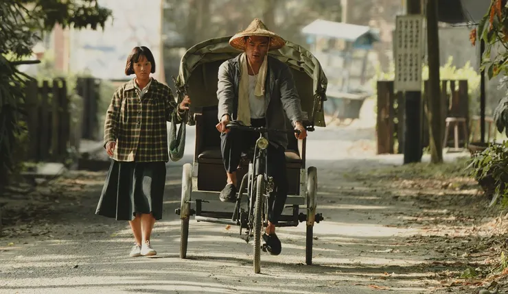 左為阿月，由方郁婷飾演，她的眼神太有說服力了。右為趙公道，由柯煒林飾演，充滿活力的一聲“走囉”~讓人覺得他就是趙公道也是那個時代許多沒有選擇的年青人。