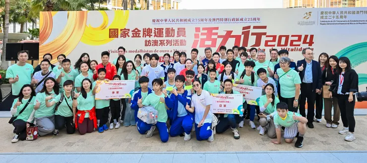 活動得獎隊伍與嘉賓合照留念