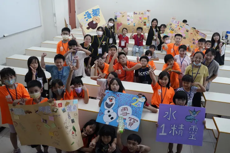 協會小朋友參加營隊的過程/圖 中原大學服務學習中心 提供