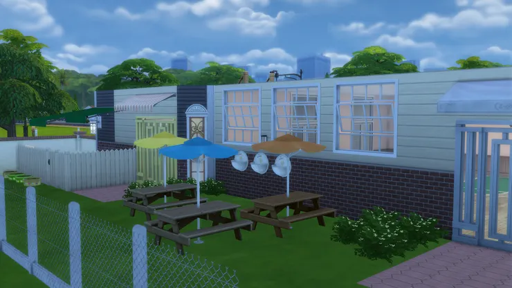 學校除了校舍，還有個挺大的校園。