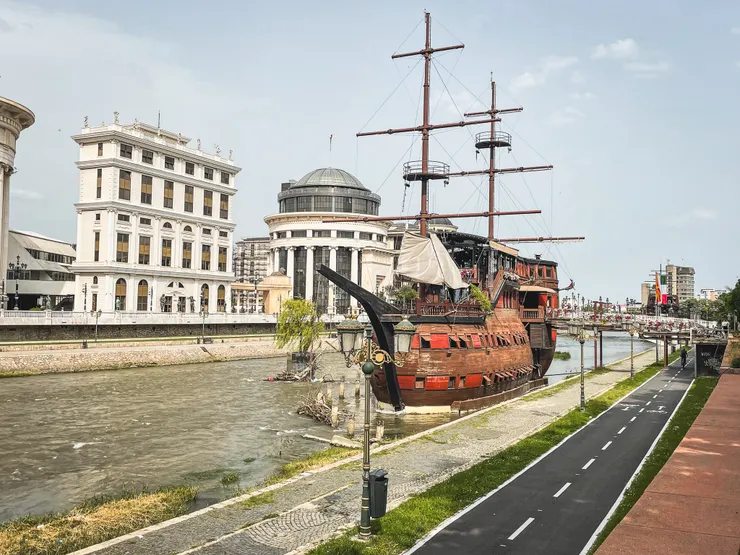 沿瓦爾達爾河岸建造的駁船之一