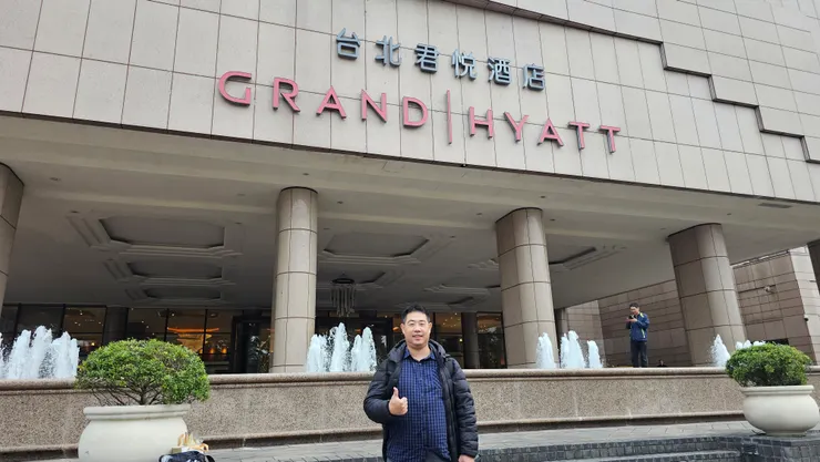 白天的台北君悅酒店大門口!