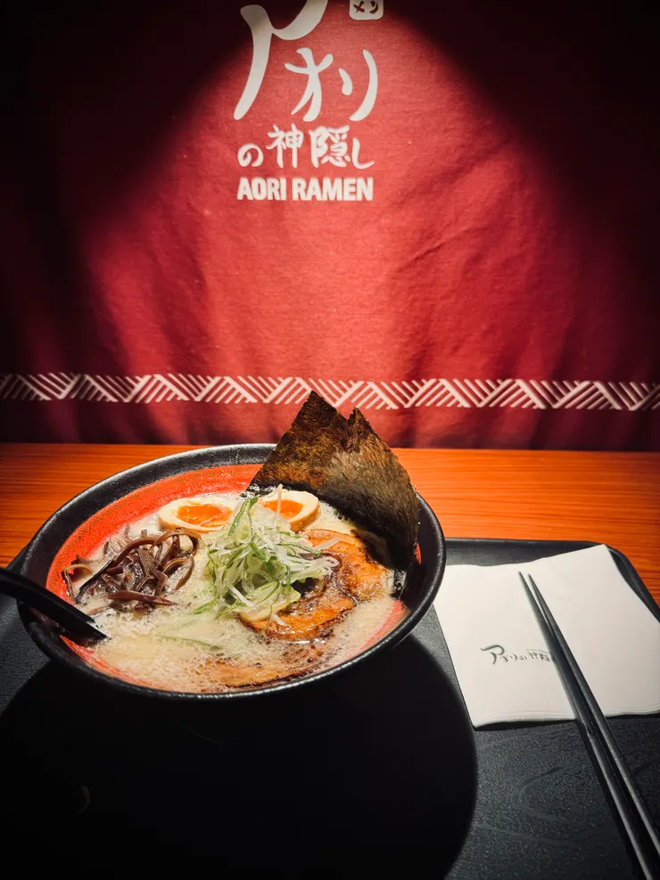 神隱招牌豚骨拉麵