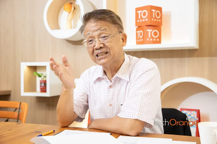 新漢集團董事長林茂昌強調，對於市場和資本規模都相對有限的台灣企業來說，最適合的賽道就是發展 AI 產業供應鏈。