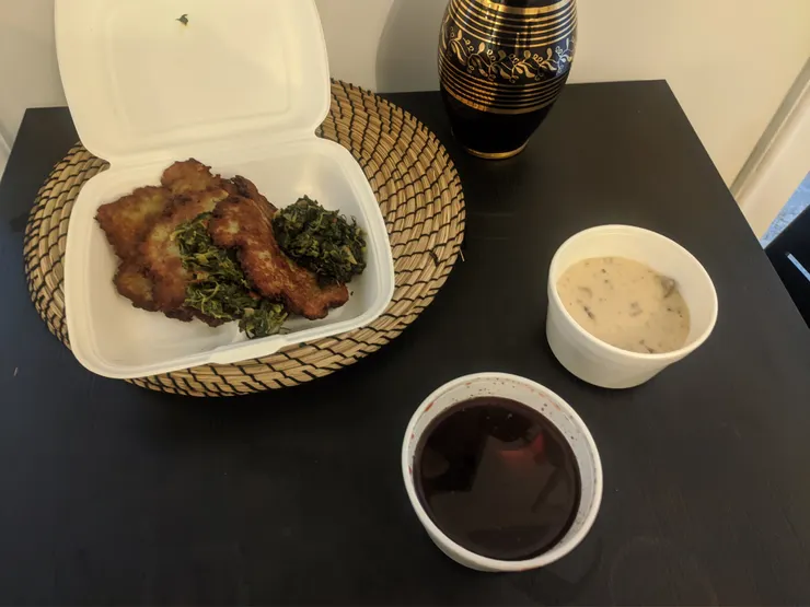 蘑菇醬馬鈴薯煎餅和甜菜根湯