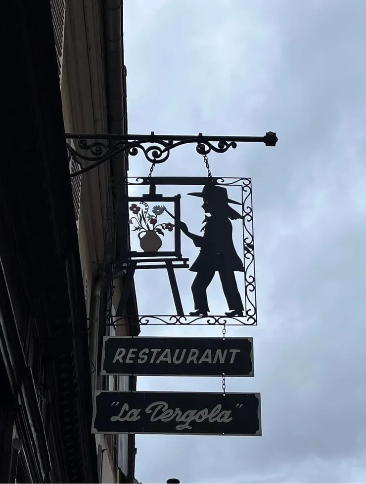 招牌就算沒有色彩繽紛的顏色，依舊吸睛