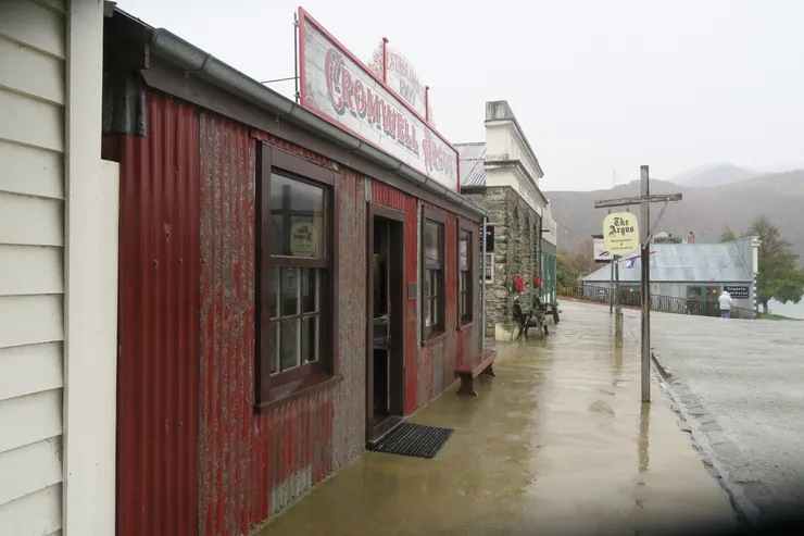 老街的木造房屋,還有一間專門介紹挖礦的展覽廳
