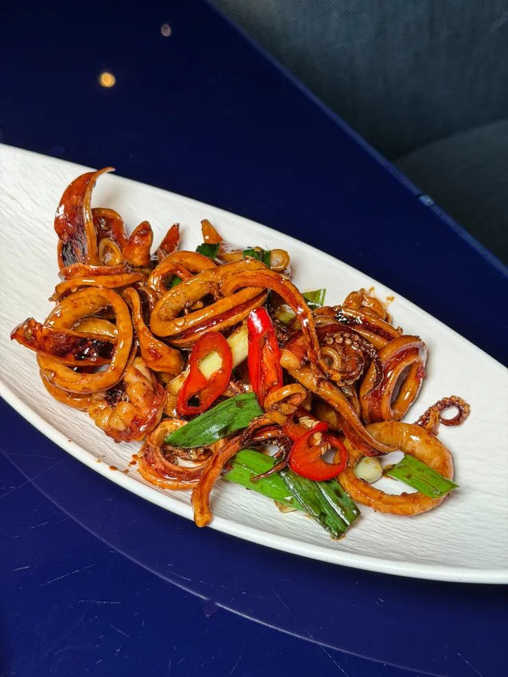 辣炒小卷的口感非常有嚼勁～充滿海味的鮮甜與辣度完美融合！