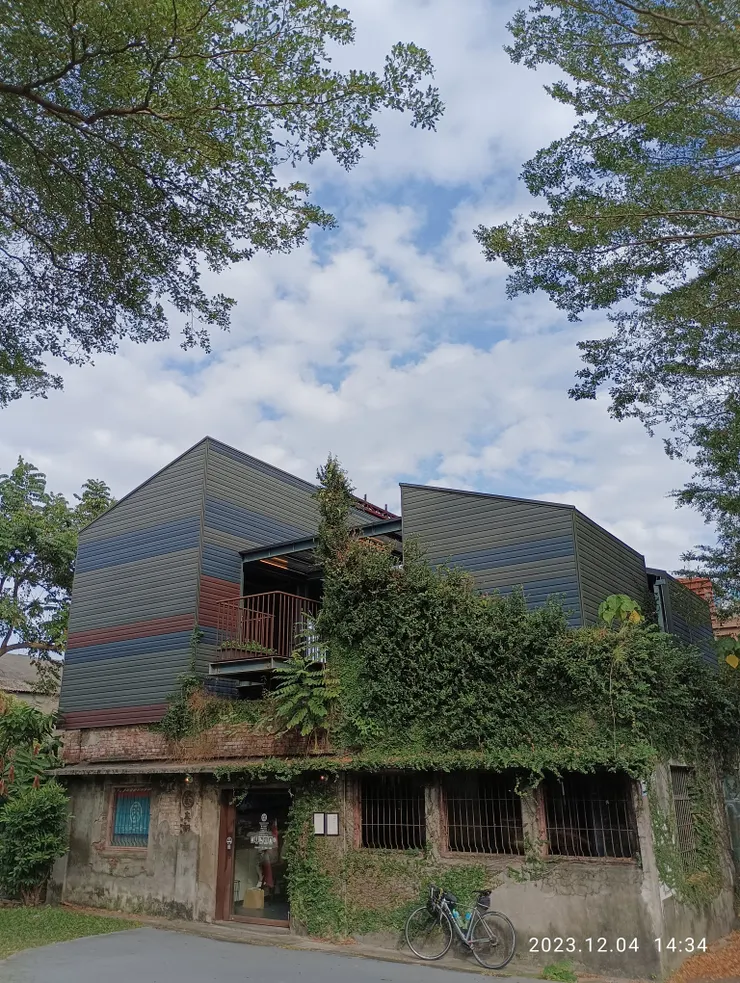 驛站對方為有名的大和咖啡，現場烘豆種類繁多