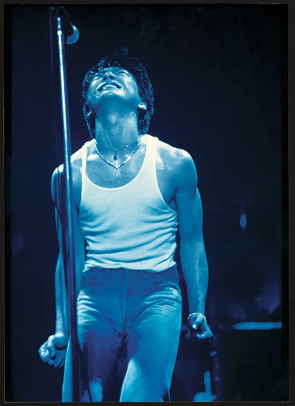 每場演出都搞得滿頭大汗的尾崎豐