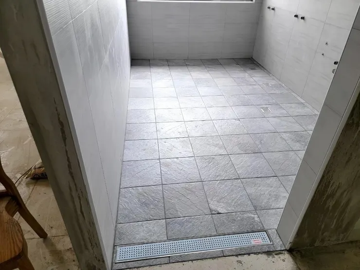 台南廁所翻新改成無障礙空間！胖匠宅修團隊一次翻新兩間！防水，