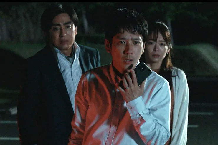 阿久津的女兒遭到綁架後，由於溫人被指定為交涉人，不得不參與搶救過程。而這場綁架案的目的其實就是為了嫁禍給溫人，並挑撥阿久津夫妻與溫人之間的信任。圖片來源：節目官方Twitter