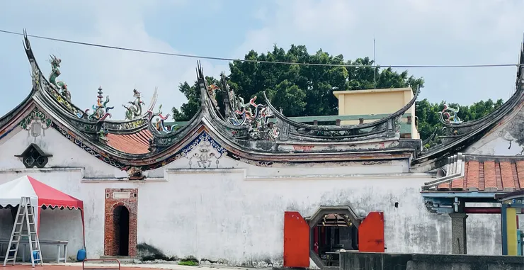 水仙宮外側白牆