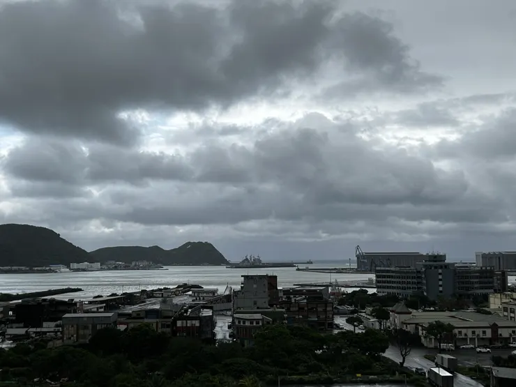 陰天的蘇澳港