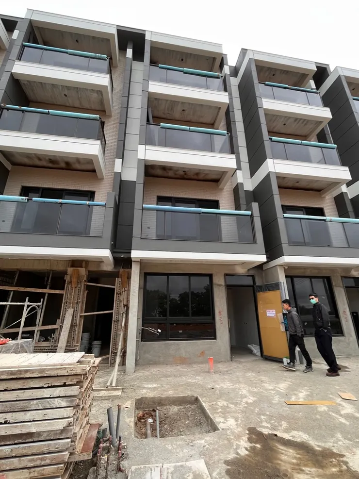 門裝上去了呢！越來越有fu了。