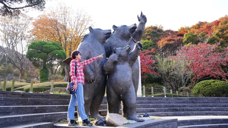 半月熊家族雕像