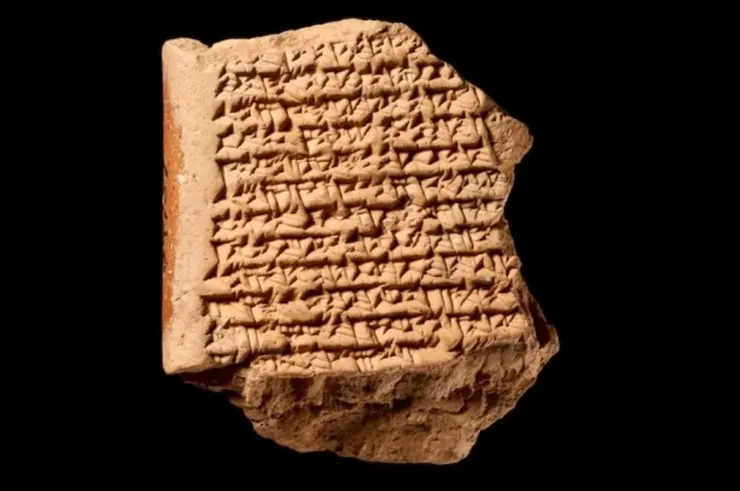 美索不達米亞留下的泥板，紀錄了天文、占星學等                                                                                     取自：星空之光千古流傳 | 占星學的古代歷史和發展概覽