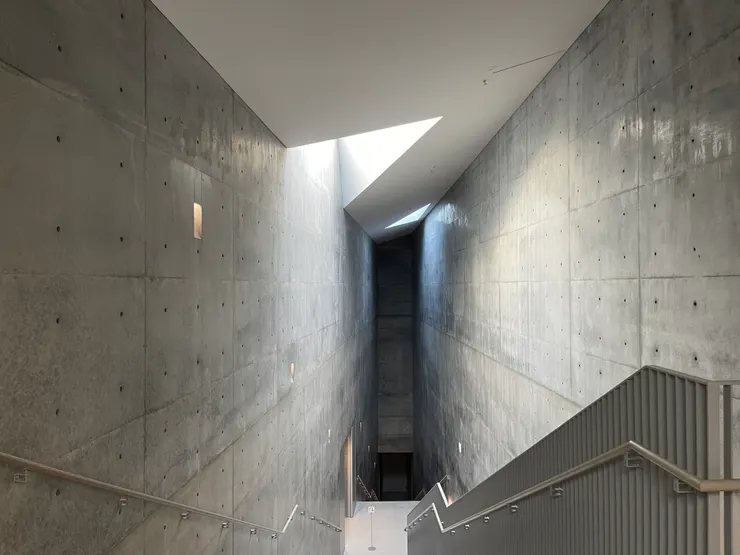 進門口就很安藤忠雄的直島新美術館