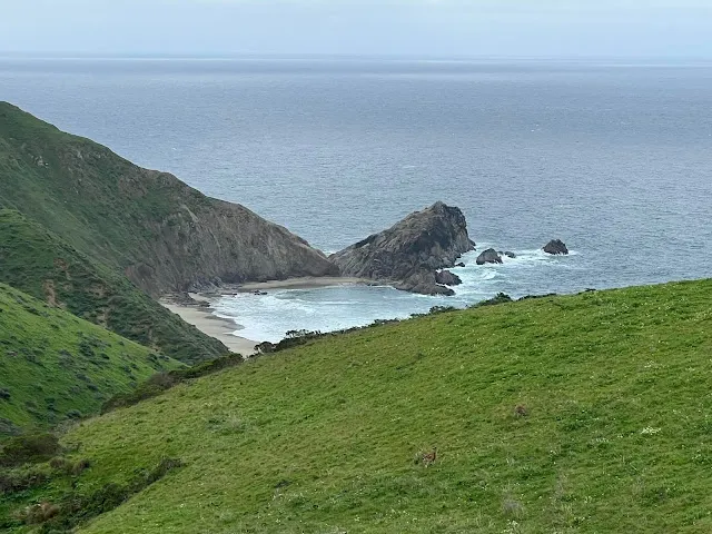 ▲又拐過一個彎, 這裡有個海灘