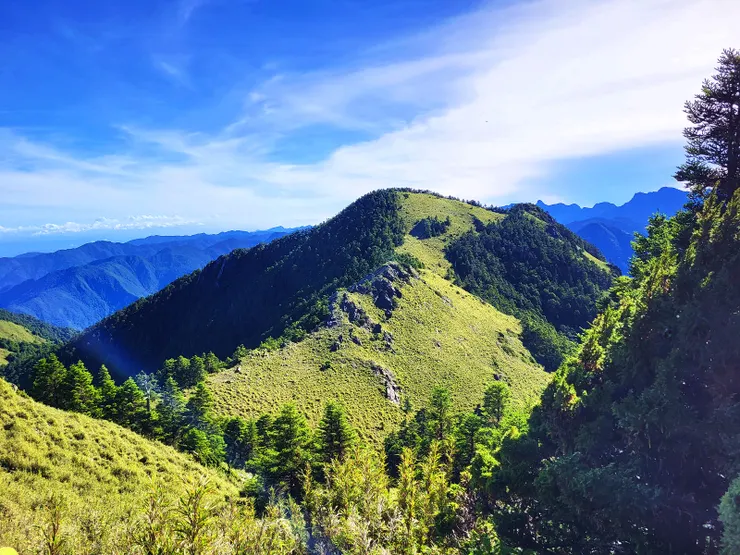 ▲奇峻山遠眺頭鷹山
