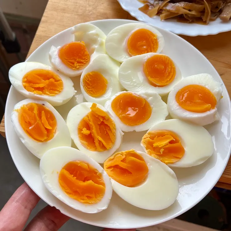 因為第一波的溏心蛋沒煮好，老婆又煮了第二波