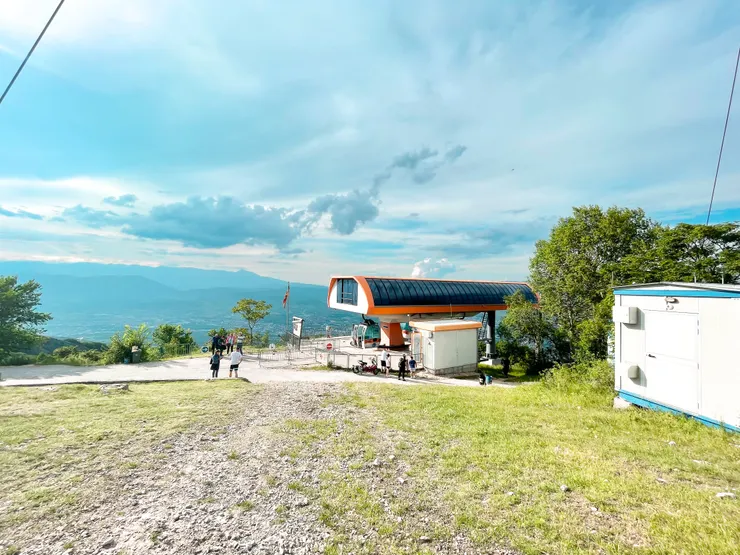 頂上的回程纜車搭乘處。