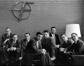 Traitorous Eight: 從左到右分別是Gordon Moore, C. Sheldon Roberts, Eugene Kleiner, Robert Noyce, Victor Grinich, Julius Blank, Jean Hoerni 和 Jay Last 