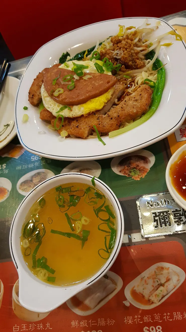 餐蛋豬扒公仔撈麵