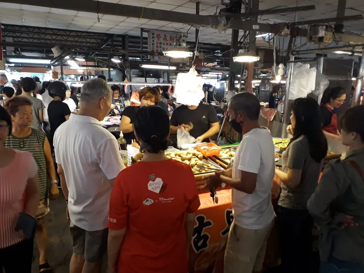 第一次去買就看到一堆人