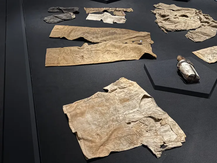 被黑雨淋到的衣服