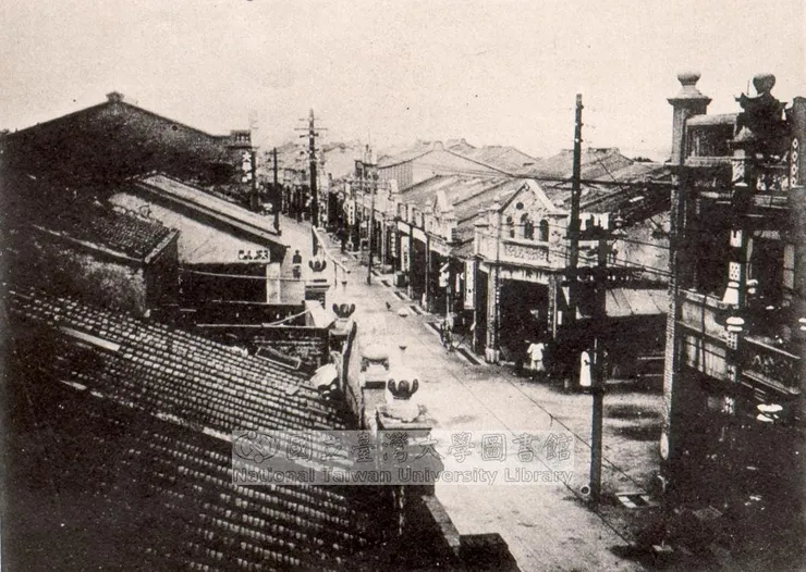 昔日的新莊廟街（圖翻攝自台灣大學圖書館網站）