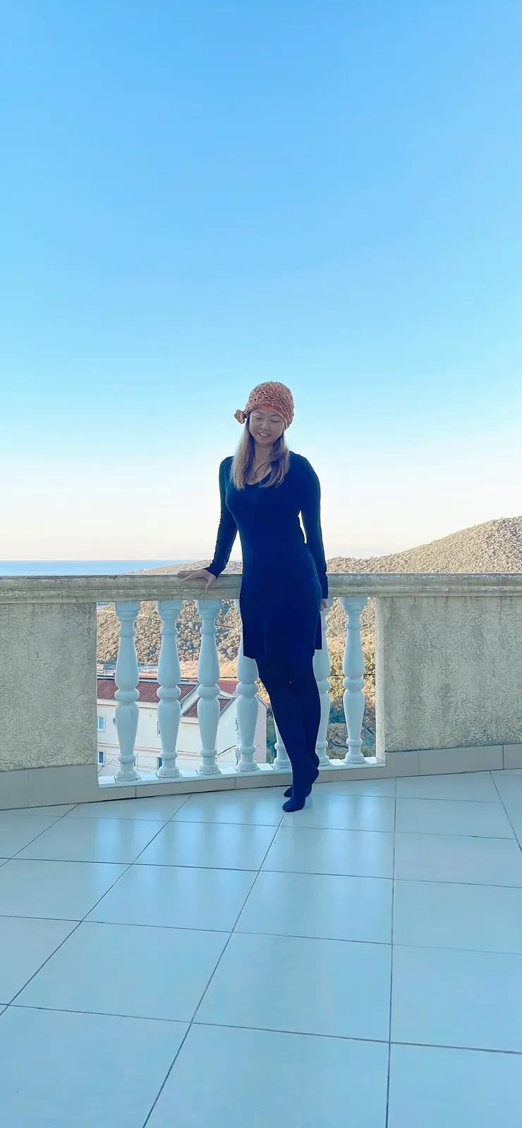 Me shot by me @ budva ,Montentegro . 17 / 12 /2023 . ( 還是不知幾多重,但衣服其實是 15年前的 )