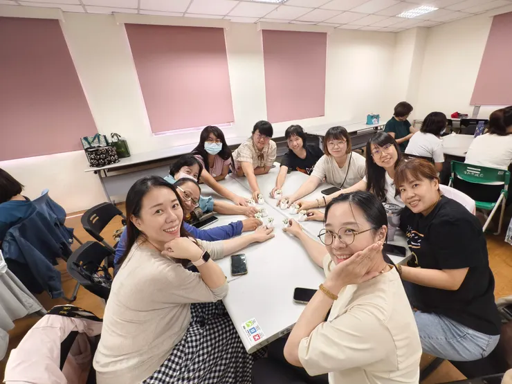 每一位在長照高壓崗位上堅守、持續為民眾付出的妳們,就是城市裡最溫柔、也最耀眼的光芒。