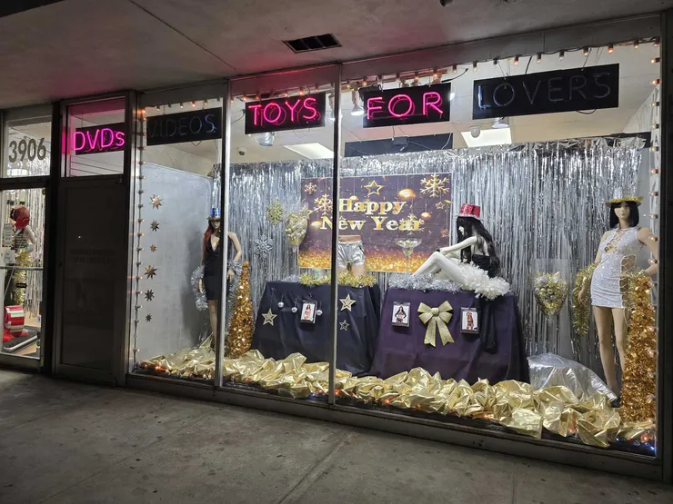 光是情趣用品店，就比台灣健康明亮許多，店員還會很幽默的跟客人開玩笑