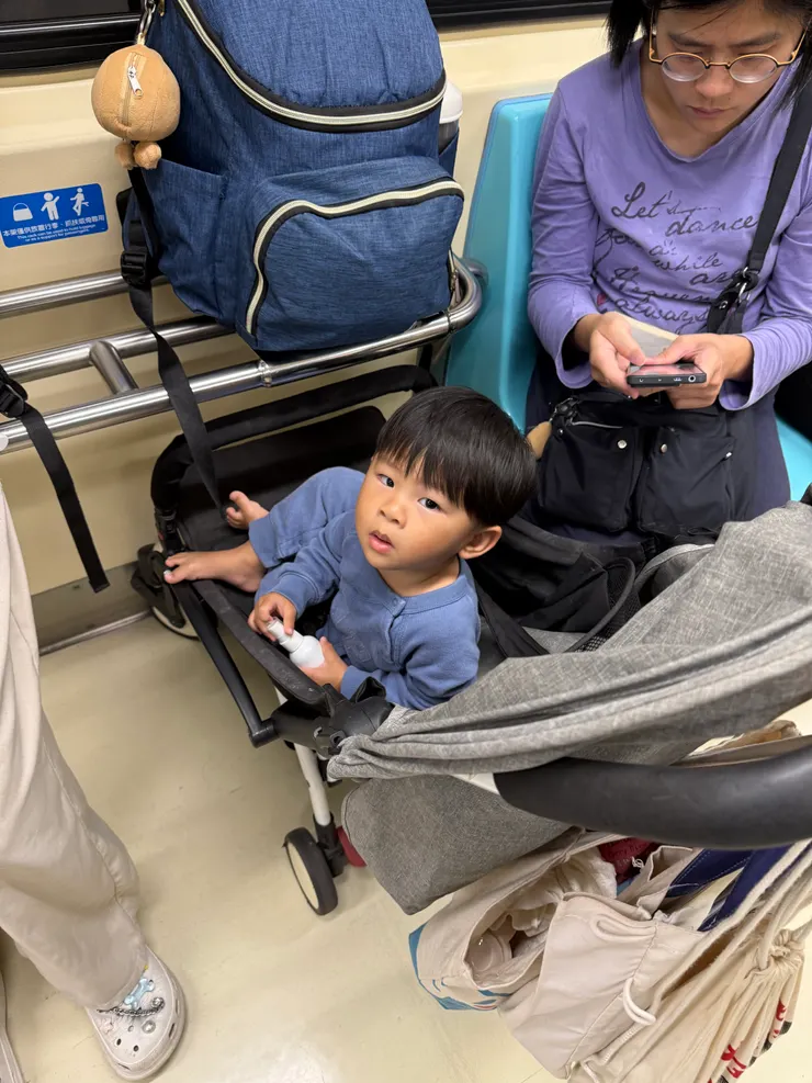 2025/12/11 他一直看我