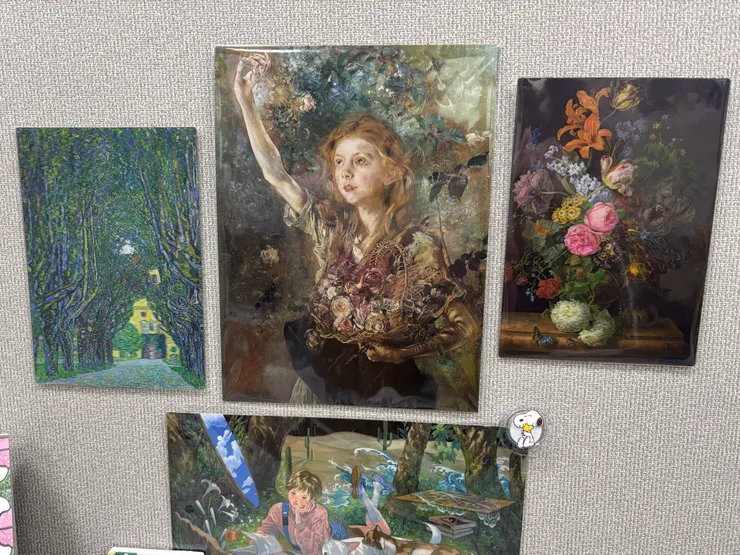 上方三張明信片是這次看展後買的紀念品