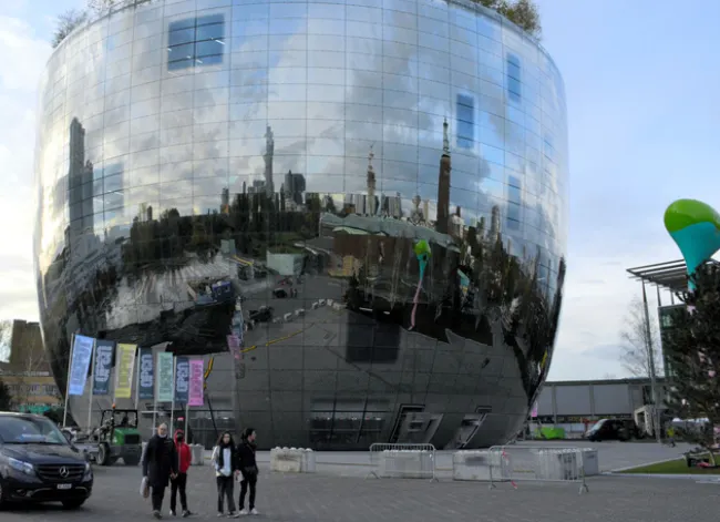 外觀狀似碗型的博伊曼斯·范伯寧恩美術館收藏庫。