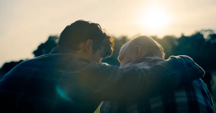 兩個背影，一段信念。不只是教誨，更是理解。