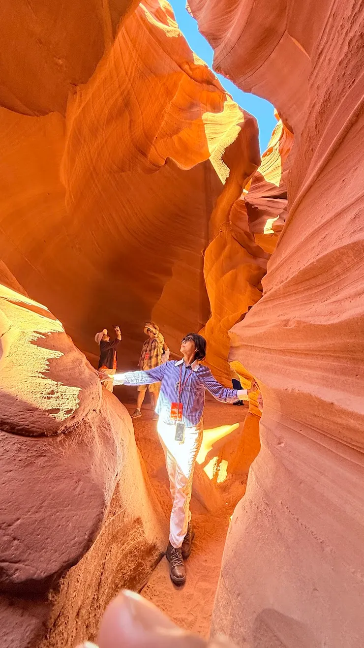 有光束了但也有其他人當背景