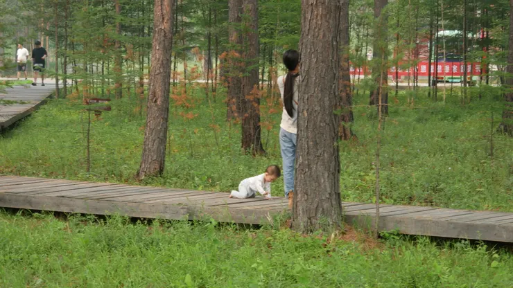 享受大自然中的寶寶