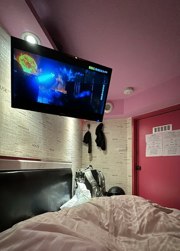 久違的背包客房，小小一間但是也足夠休息了。