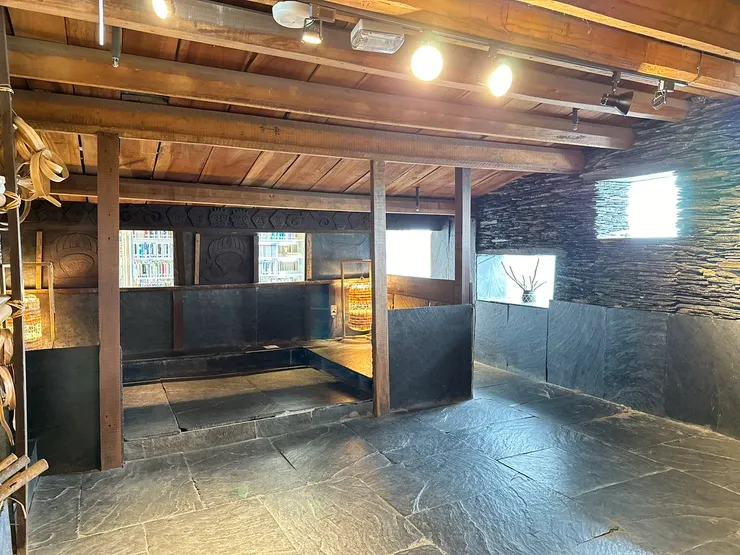 位於4樓的屏東文學館，介紹屏東在地特色，連石板屋都有一座。