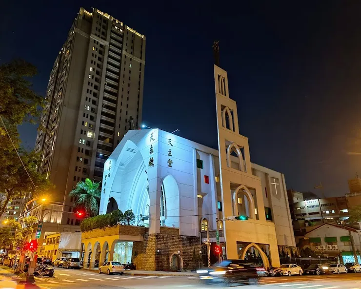 台中市雙十路法蒂瑪聖母堂(我的信仰啟蒙地)當時本堂神父：陸道通神父
