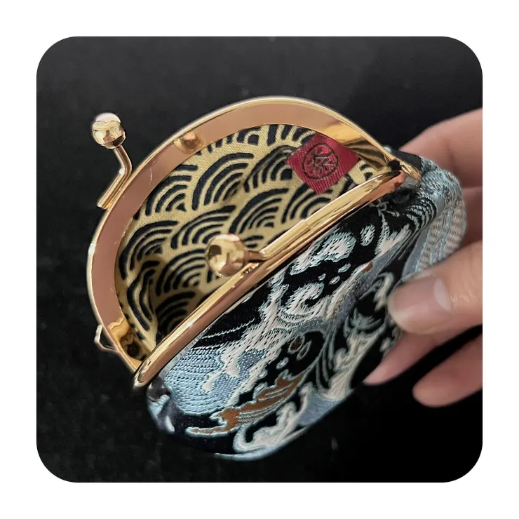 內裡也呼應相同紋樣