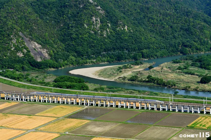 在日本不但有高雄山，同時也是擁有絕佳展望的新幹線攝影點