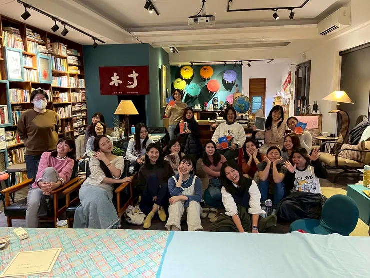 （圖：跟一群女人一起寫作、聊心事，真的很幸福，也在脆弱和獨處的時候，學習陪伴自己。）