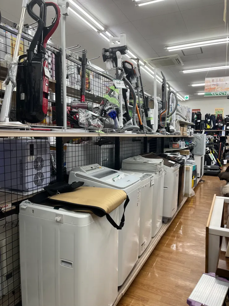 洗衣機、吸塵器也有販售。