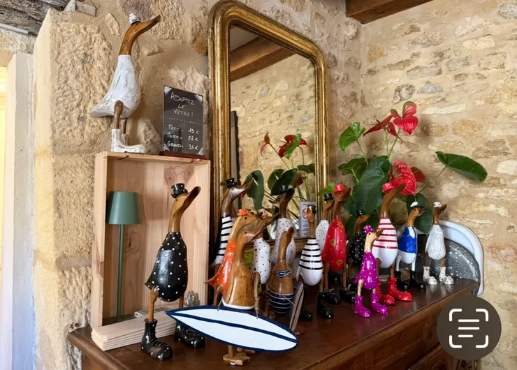 化妝室前，可愛的鴨子，喜歡也可以買