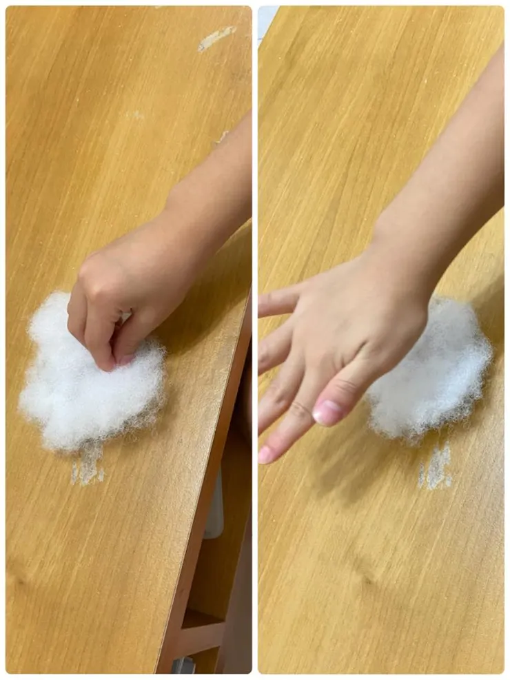 圓形紙板上塗抹適量白膠,把綿花分成小撮黏上,黏好後可用手掌在綿花上壓一下,讓綿花黏緊一點。