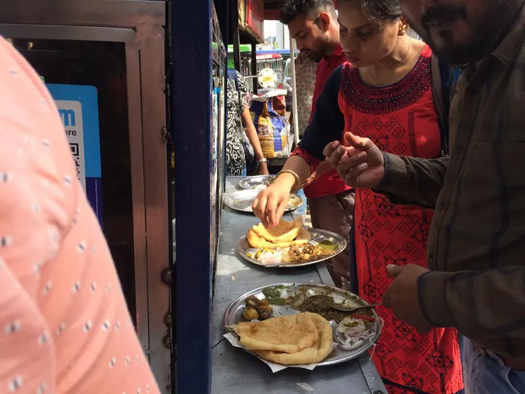 捷運站前的小攤